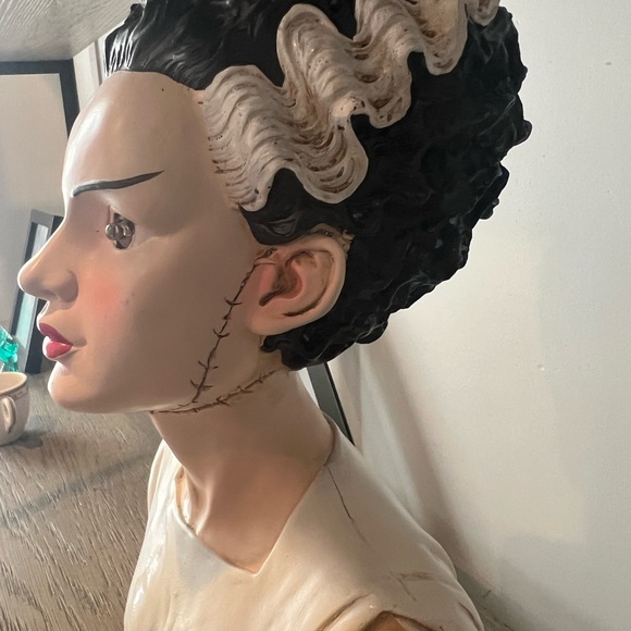 Bride of Frankenstein Bust Tabletop Decor 13” Tall - Picture 5 of 8